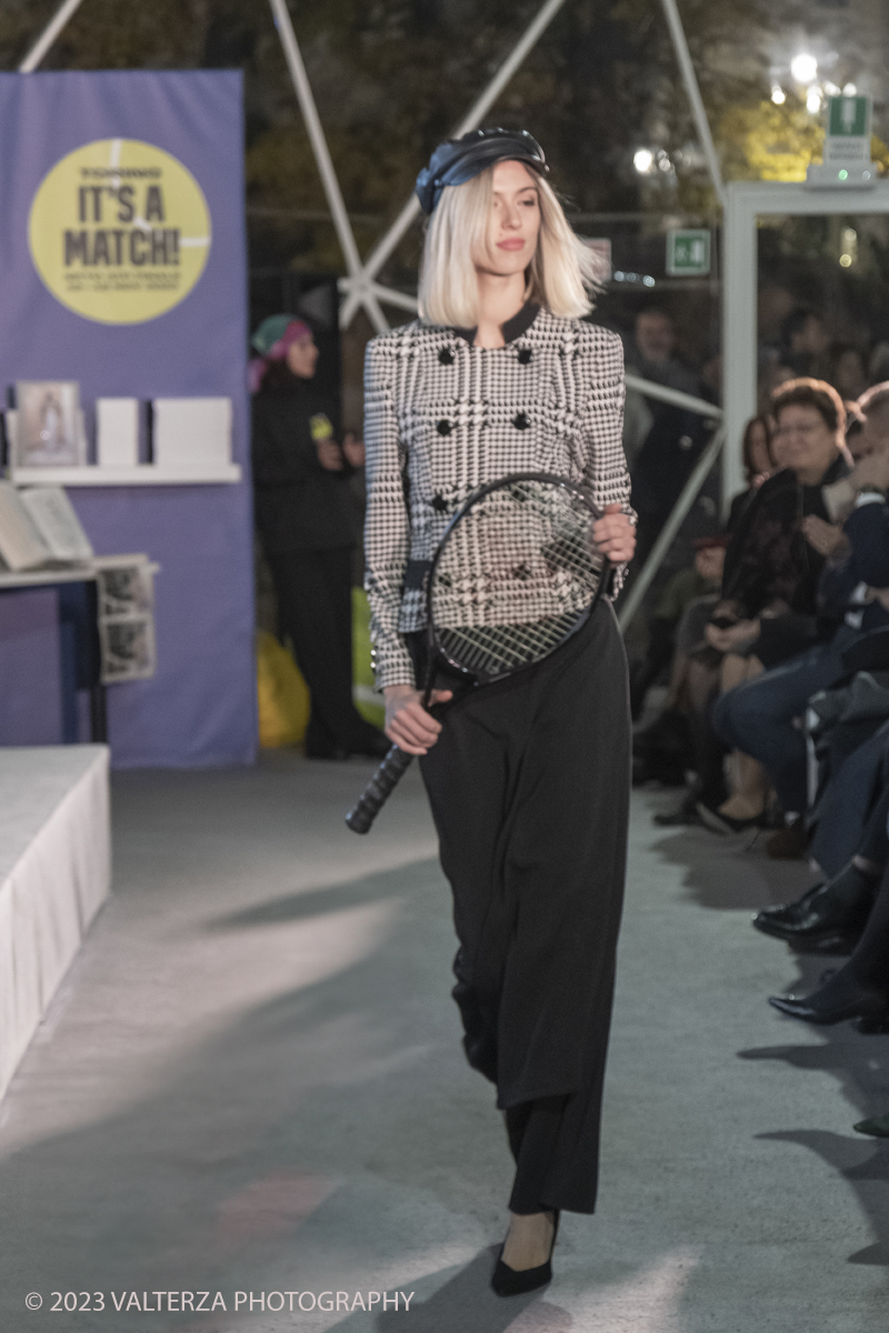 _DSF1195.jpg - 18/11/2023. Torino. Il tennis tra moda, costume ed emancipazione femminile: una storia italianacon deï¬�lÃ© di moda a cura delle sarte e stiliste e degli studenti degli istituti di moda del Torinese. Consegna del Premio â€œIlda Bianciottoâ€� alle â€œCaterinette dellâ€™annoâ€� per la seconda edizione del meeting della Sartoria Torinese della CNA Torino. Nella foto scuole San Carlo classe II