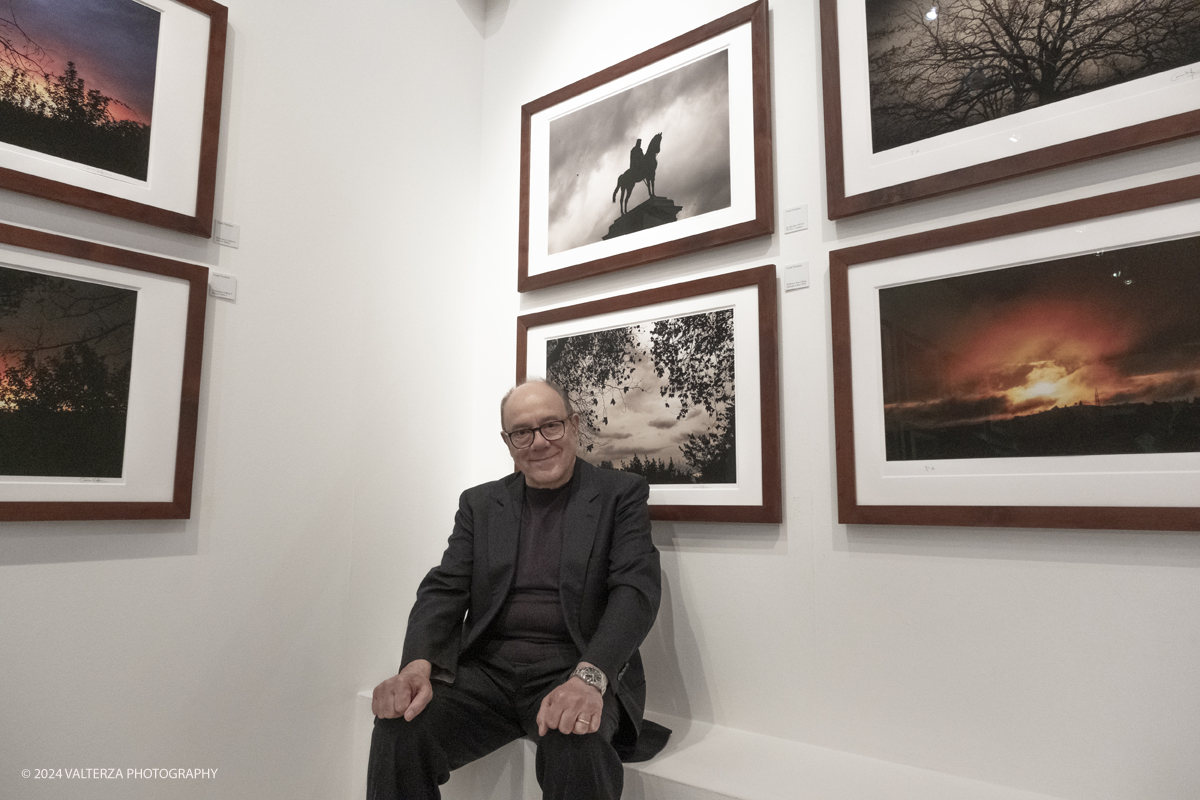 _DSF7845.jpg - 22/03/2024. Torino. Carlo Verdone ritrova attraverso immagini di  nuvole, albe e tramonti la sua vera indole contemplativa, malinconica, spesso solitaria. Nella foto Carlo Verdone con le sue immagini