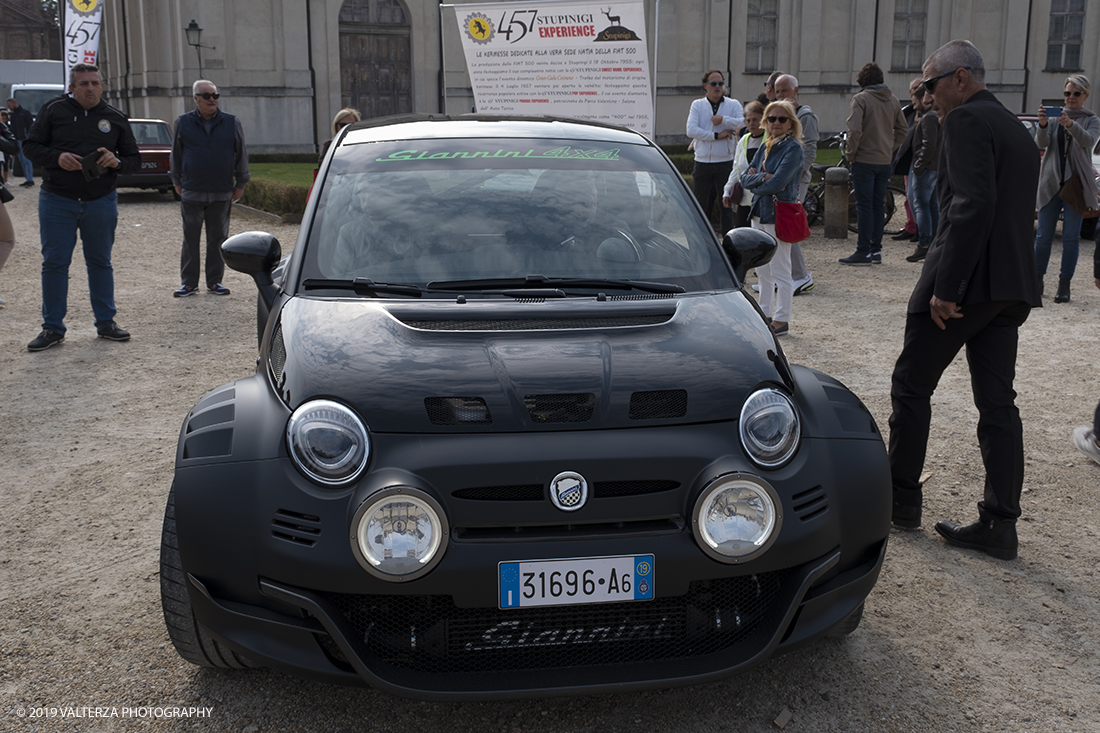 _DSF7780-2.jpg - 06-10-2019. Torino. La tappa autunnale della 457 Experience fa richiamo a ciÃ² che accadde a Stupinigi il 18 Ottobre 1955, quando venne presentato il prototipo della futura 500, all'epoca ancora sotto il nome di progetto 400: il progetto 400 venne poi re-ingegnerizzato nel progetto 450 ed infine messo in vendita nel 1957 con il nome di â€œNuova 500â€�, dalle cui cifre di transizione la nascita del progetto 457 firmato da Ruzza Torino, acronimo e sintesi delle origini dell'utilitaria italiana. Nella foto La Giannini 350GP4, con oltre 300 cavalli abbinati alla trazione integrale ed alla carrozzeria in carbonio in configurazione 2 posti piÃ¹ roll bar o 4 posti, Ã¨ la prima supercitycar della storia, concept automobilistico ideato e realizzato da GRAM Torino Engineering: per celebrare la continuitÃ  con la storia delle elaborazioni della Casa Romana Ã¨ organizzata un'esposizione dedicata in occasione della tappa autunnale della 457 Stupinigi Experience.