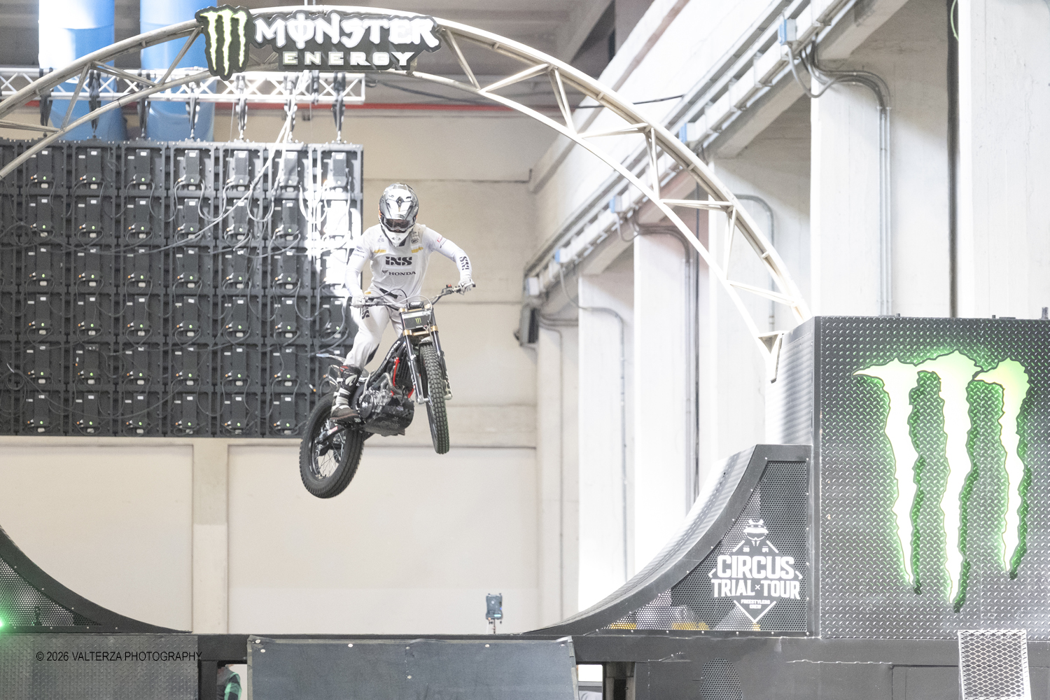 _DSF4377.jpg - 27/03/2026/. Torino.  Ad AMTS , Auto Moto Turin Show, lo spettacolo Ã¨ protagonista per tutto il weekend! 3 arene indoor e 2 piste outdoor dedicate agli show. Spettacoli di freestyle, drifting e stunt con piloti e rider professionisti. Nella foto esibizioni dei motociclisti acrobati del Circus Trial