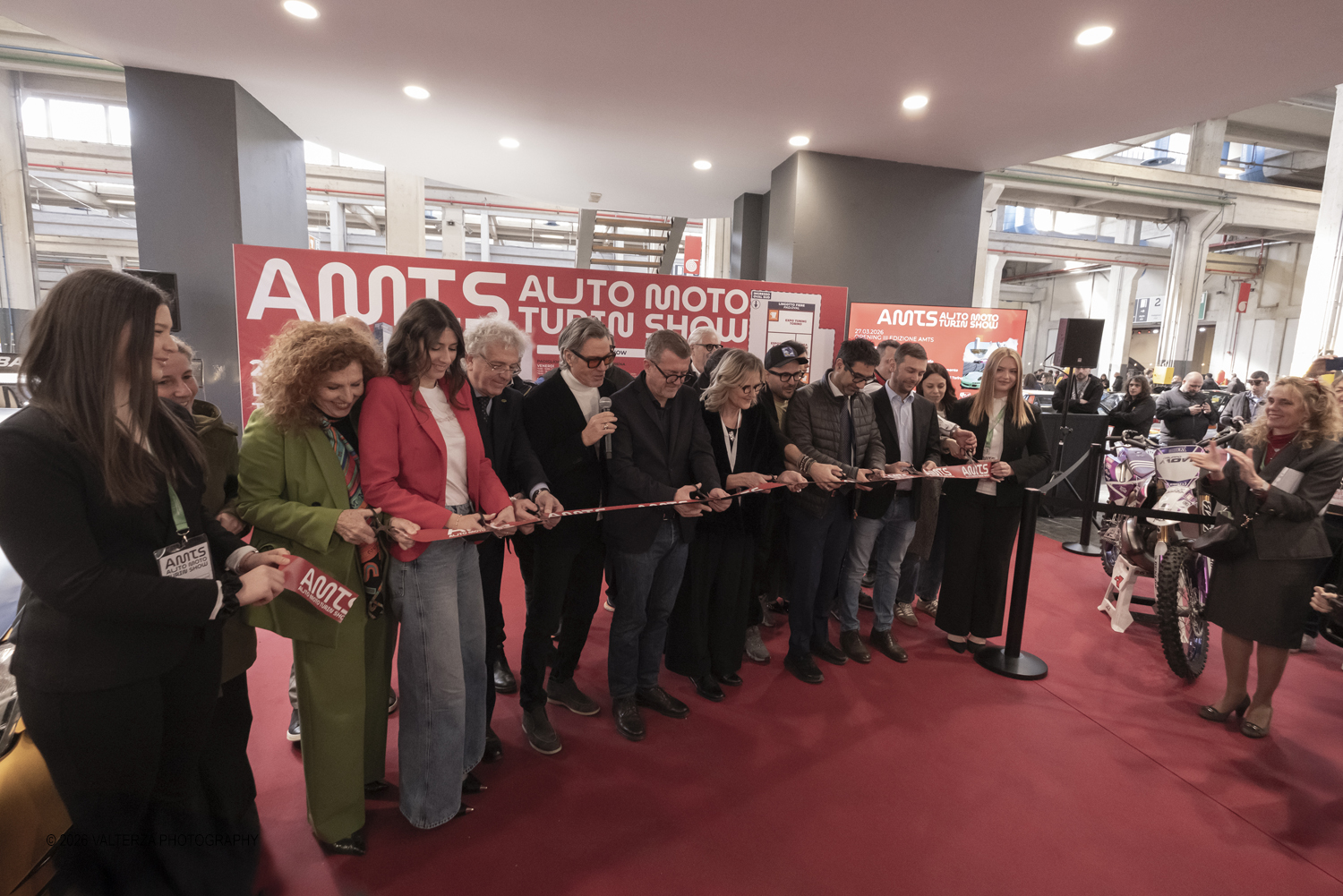 _DSF7019.jpg - 27/03/2026/. Torino.  Ad AMTS , Auto Moto Turin Show, lo spettacolo Ã¨ protagonista per tutto il weekend! 3 arene indoor e 2 piste outdoor dedicate agli show. Spettacoli di freestyle, drifting e stunt con piloti e rider professionisti. Nella foto il taglio del nastro inaugurale