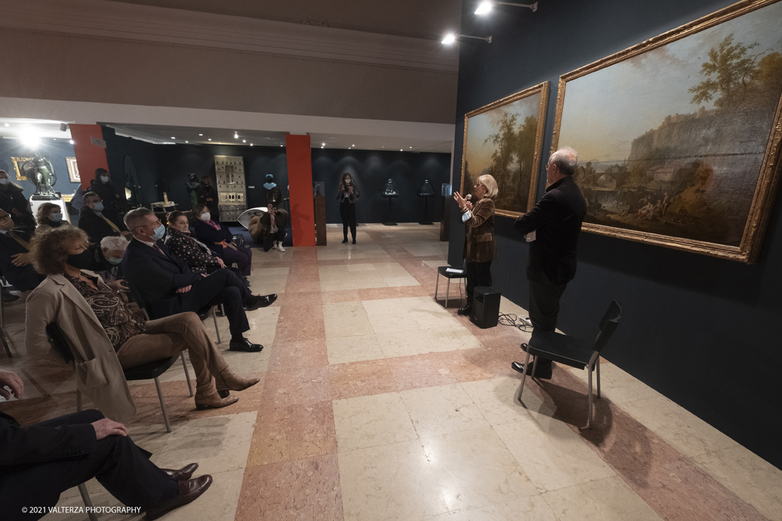 _DSF7053.jpg - 03/11/2021. Torino. Nella storica Palazzina della Promotrice delle Belle Arti, 40 espositori, provenienti da tutta Italia e dall'estero, espongono le loro opere, il comitato scientifico della Fima certifica qualitÃ  e congruitÃ  di tutte le opere esposte. Nella foto  un momento dell'inaugurazione con Maria Luisa Coppa Presidente Ascom un momento dell'inaugurazione con Maria Luisa Coppa Presidente Ascom