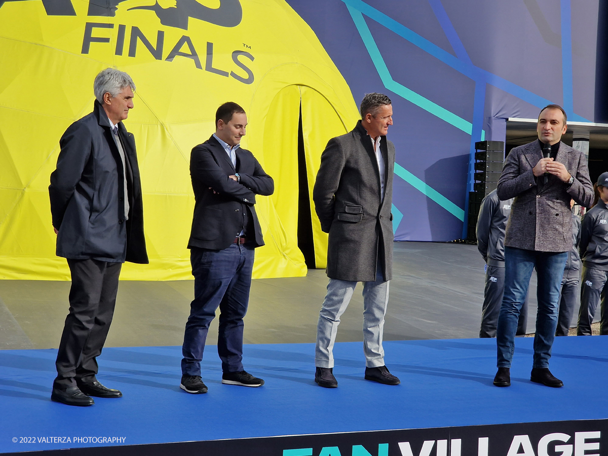 20221112_110817.jpg - 12/1/2022. Torino.  Le 8 coppie dei campioni del doppio hanno inaugurato questa mattina il Fan Village delle Nitto Atp Finals di Torino presenti le istituzioni dello sport , Il presidente dell'ATP Andrea Gaudenzi,  Isidoro Alvisi vicepresidente Fit l'Assessore allo sport regione Piemonte  Ricca Fabrizio ed il sindaco della cittÃ  Lo Russo.