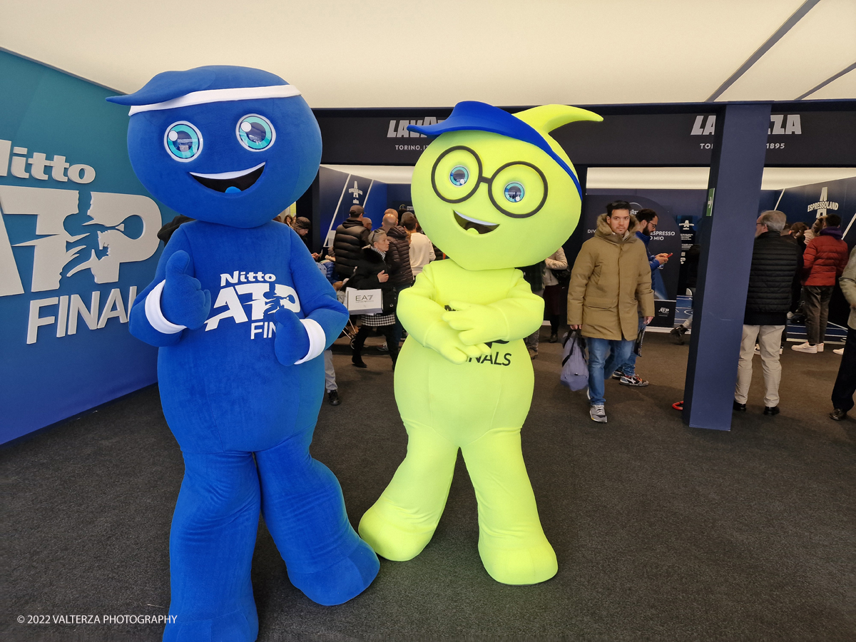 20221112_114707.jpg - 12/1/2022. Torino.  Le 8 coppie dei campioni del doppio hanno inaugurato questa mattina il Fan Village delle Nitto Atp Finals di Torino presenti le istituzioni dello sport , Il presidente dell'ATP Andrea Gaudenzi,  Isidoro Alvisi vicepresidente Fit l'Assessore allo sport regione Piemonte  Ricca Fabrizio ed il sindaco della cittÃ  Lo Russo.  Lob e Drop, le due mascotte ufficiali delle Atp Finals