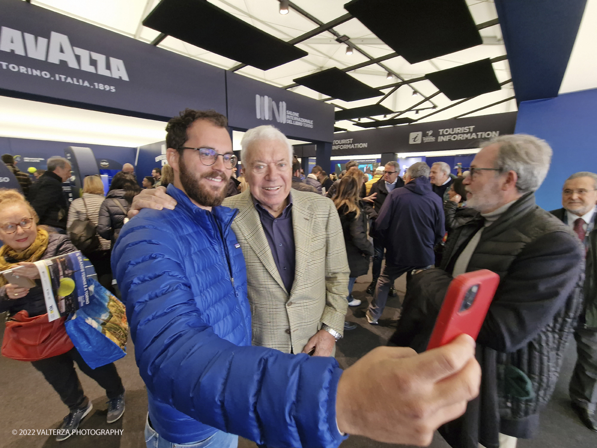 20221112_114804.jpg - 12/1/2022. Torino.  Le 8 coppie dei campioni del doppio hanno inaugurato questa mattina il Fan Village delle Nitto Atp Finals di Torino presenti le istituzioni dello sport , Il presidente dell'ATP Andrea Gaudenzi,  Isidoro Alvisi vicepresidente Fit l'Assessore allo sport regione Piemonte  Ricca Fabrizio ed il sindaco della cittÃ  Lo Russo. Ospite Nicola Pietrangeli considerato uno dei migliori tennisti italiani di sempre