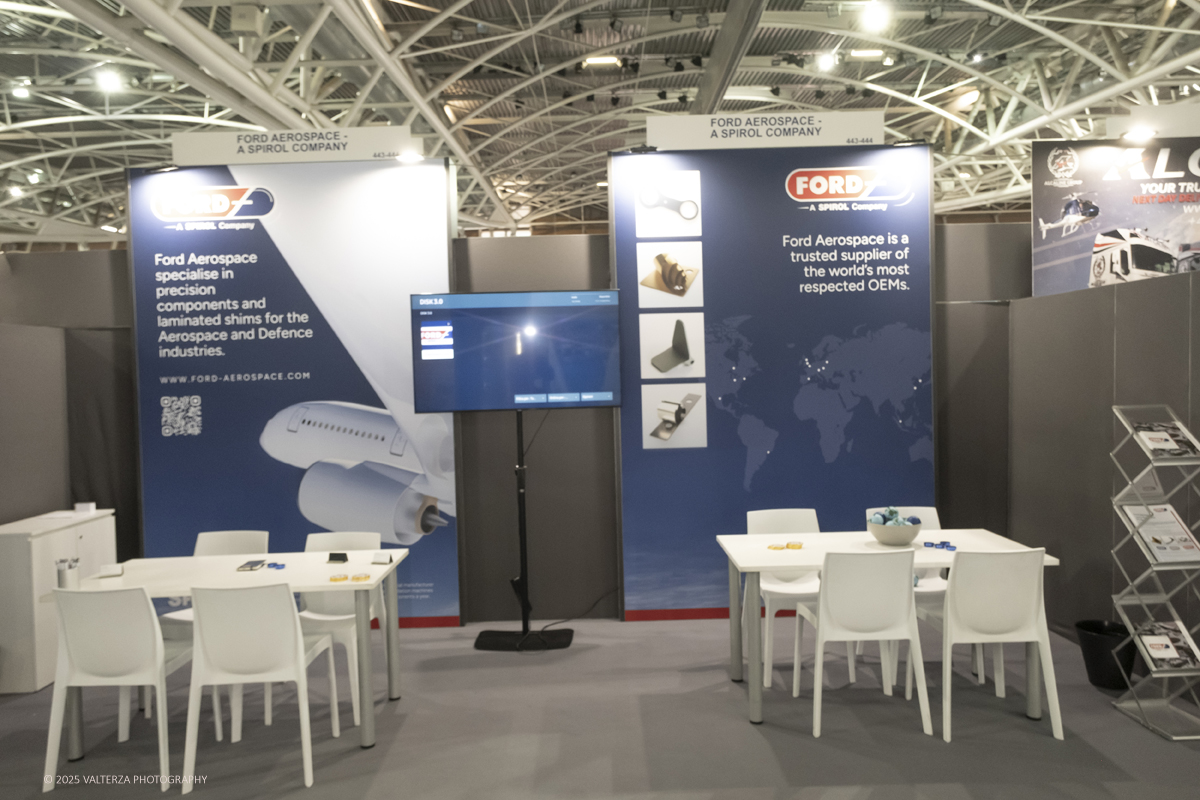 _DSF0050.jpg - 02/11/2025. Torino. Decima edizione di Aerospace & Defense Meetings Torino, la piÃ¹ importante business convention internazionale per lâ€™industria aerospaziale in Italia. Nella foto parte dell'allestimento della fiera all'Oval del Lingotto