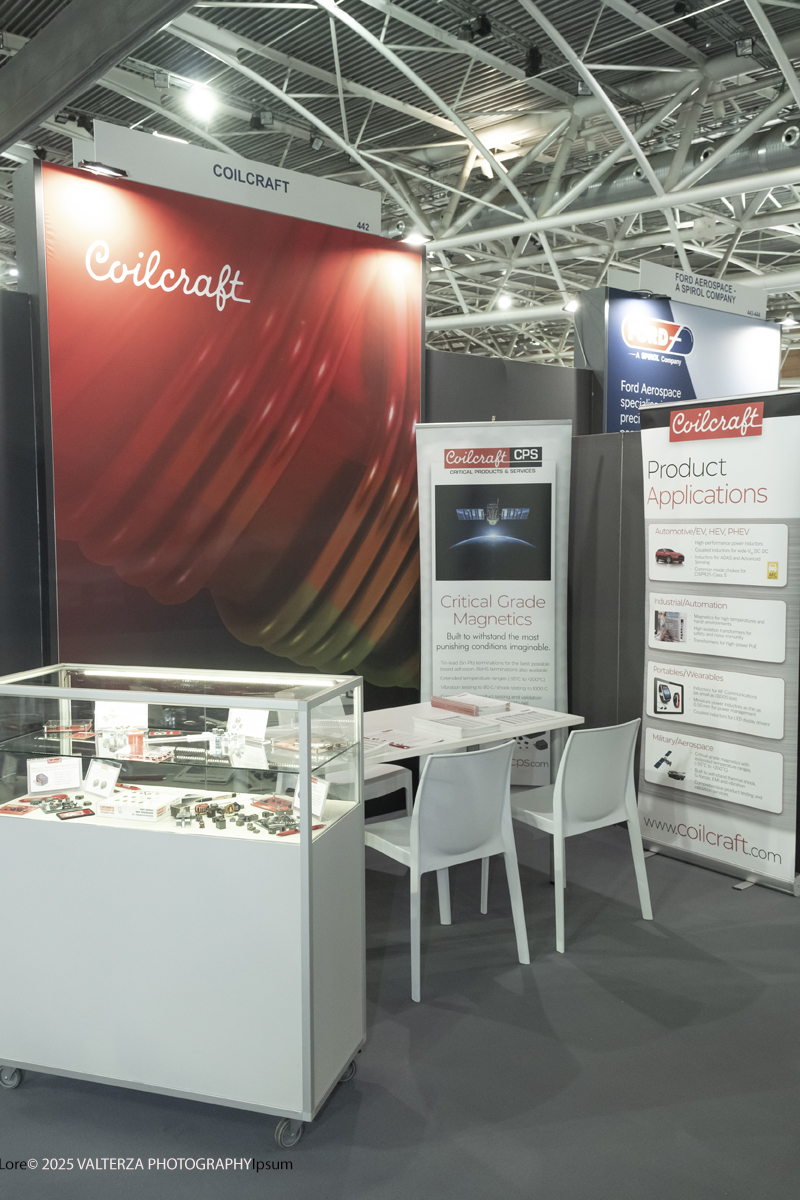 _DSF0057.jpg - 02/11/2025. Torino. Decima edizione di Aerospace & Defense Meetings Torino, la piÃ¹ importante business convention internazionale per lâ€™industria aerospaziale in Italia. Nella foto parte dell'allestimento della fiera all'Oval del Lingotto