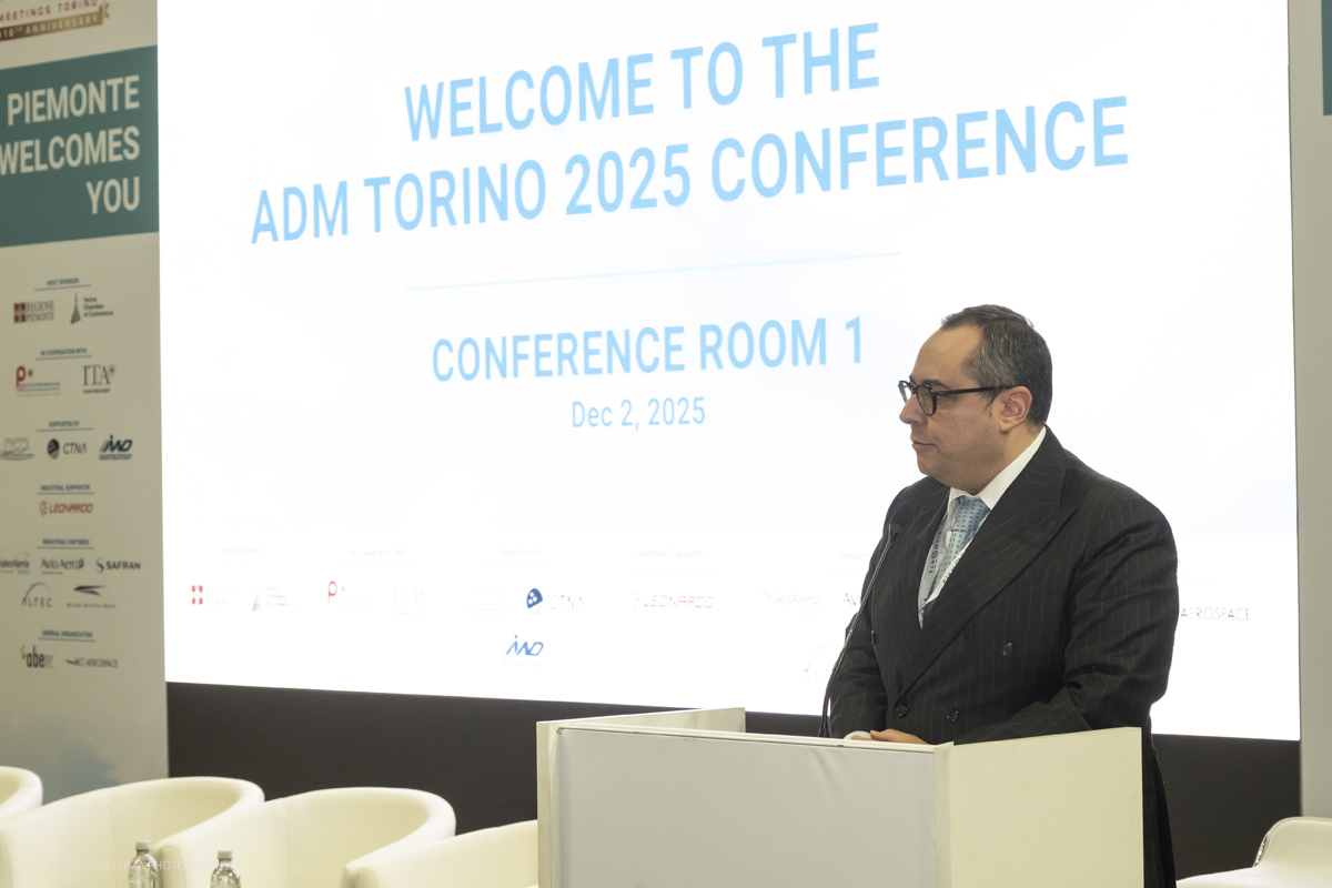 _DSF0251.jpg - 02/11/2025. Torino. Decima edizione di Aerospace & Defense Meetings Torino, la piÃ¹ importante business convention internazionale per lâ€™industria aerospaziale in Italia. Nella foto un momento della conferenza stampa di apertura dell'evento , l'intervento di Dario Peirone, Presidente di Ceipiemonte