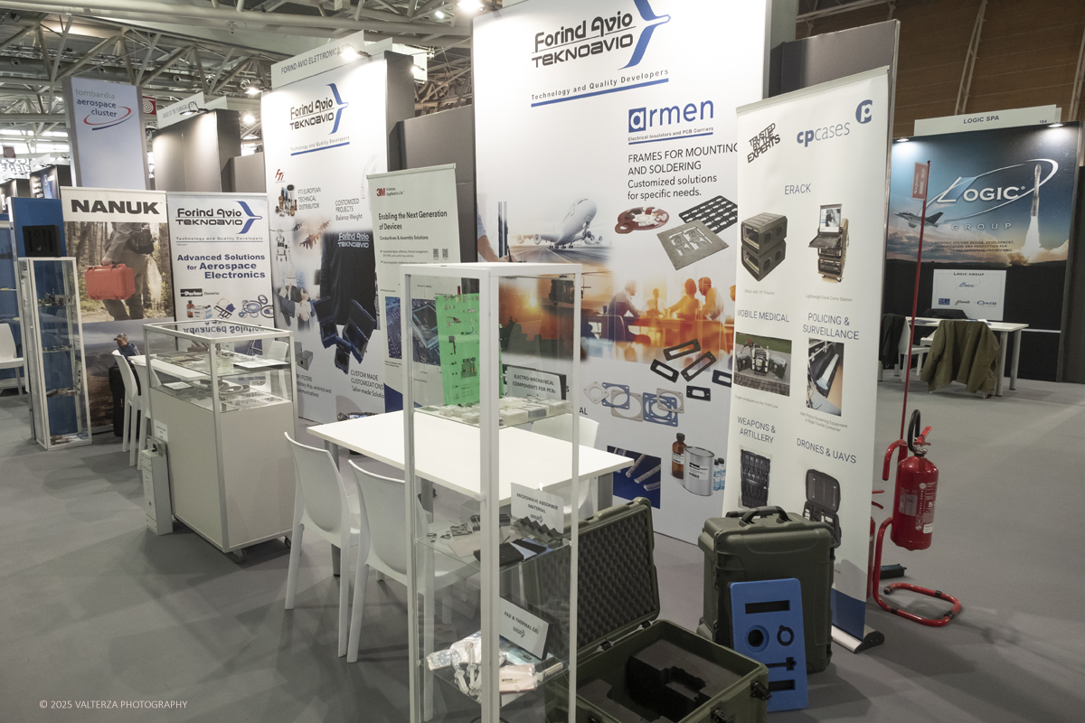 _DSF0312.jpg - 02/11/2025. Torino. Decima edizione di Aerospace & Defense Meetings Torino, la piÃ¹ importante business convention internazionale per lâ€™industria aerospaziale in Italia. Nella foto  parte dell'allestimento della fiera all'Oval del Lingotto