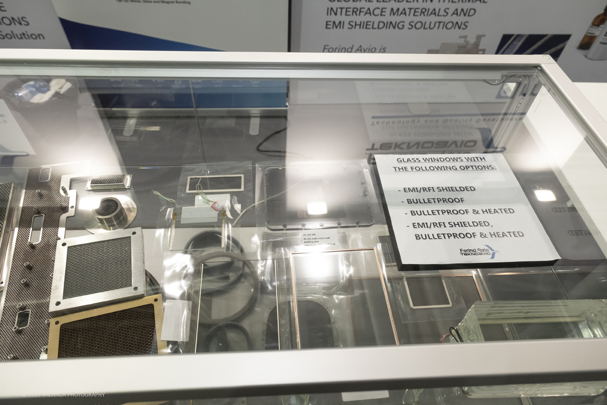 _DSF0314.jpg - 02/11/2025. Torino. Decima edizione di Aerospace & Defense Meetings Torino, la piÃ¹ importante business convention internazionale per lâ€™industria aerospaziale in Italia. Nella foto  parte dell'allestimento della fiera all'Oval del Lingotto