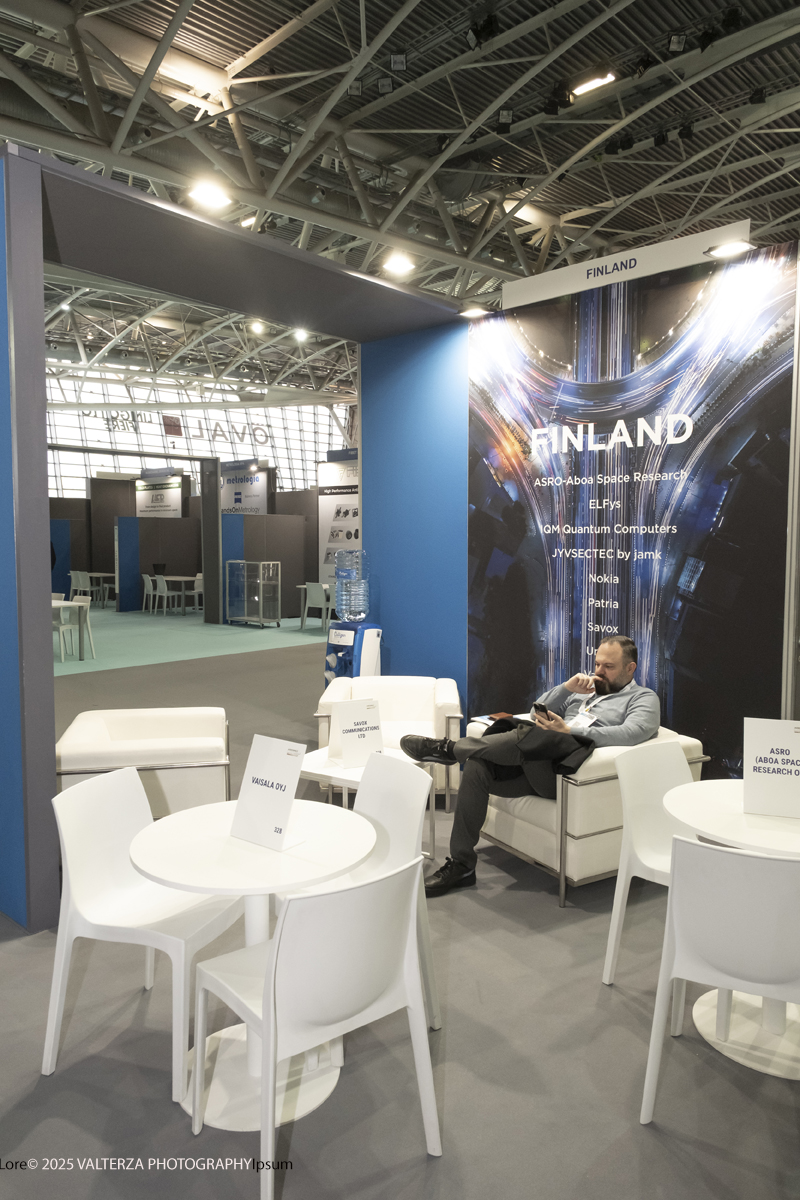 _DSF0327.jpg - 02/11/2025. Torino. Decima edizione di Aerospace & Defense Meetings Torino, la piÃ¹ importante business convention internazionale per lâ€™industria aerospaziale in Italia. Nella foto  parte dell'allestimento della fiera all'Oval del Lingotto