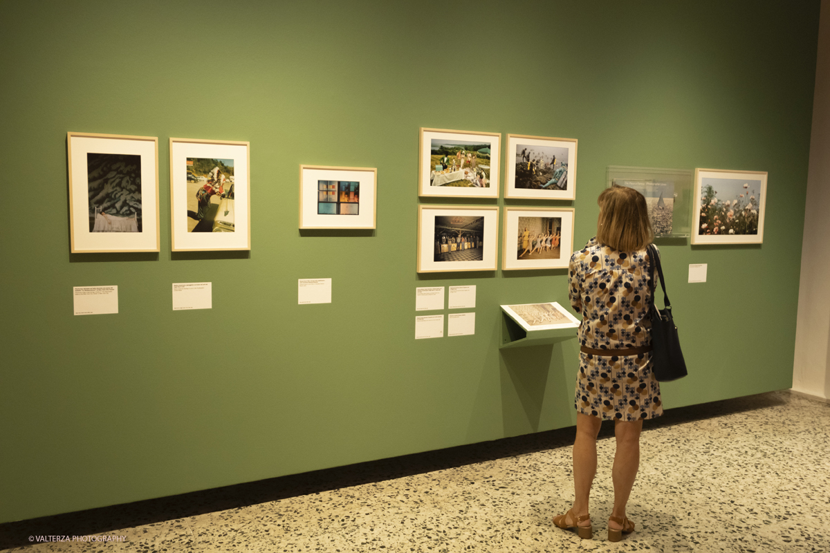 _DSF8501.jpg - 12-06-2025. Turin . Camera . Alfred Eisenstaedt installation. The picture , visiting the exhbition