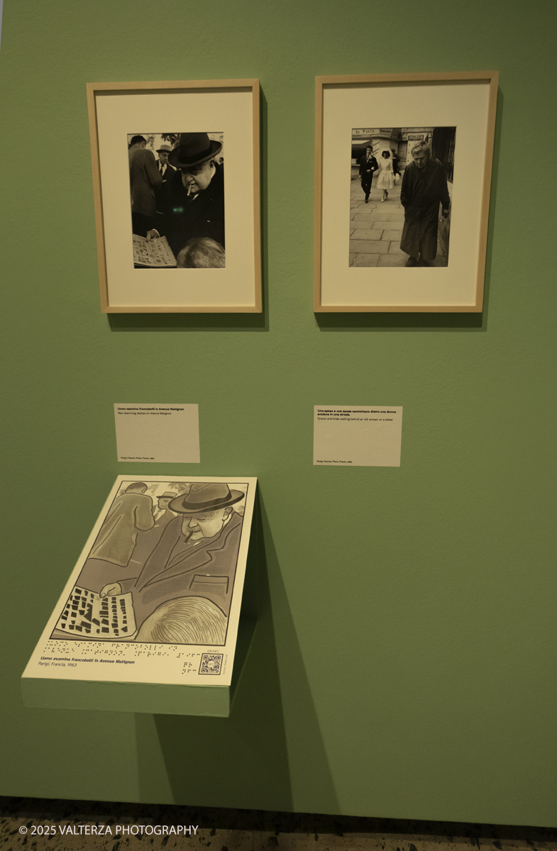 _DSF8549.jpg - 12-06-2025. Turin . Camera . Alfred Eisenstaedt installation. The picture , Paris France, 1943