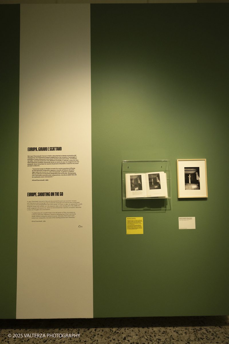 _DSF8557.jpg - 12-06-2025. Turin . Camera . Alfred Eisenstaedt installation. The picture , a part of the installation