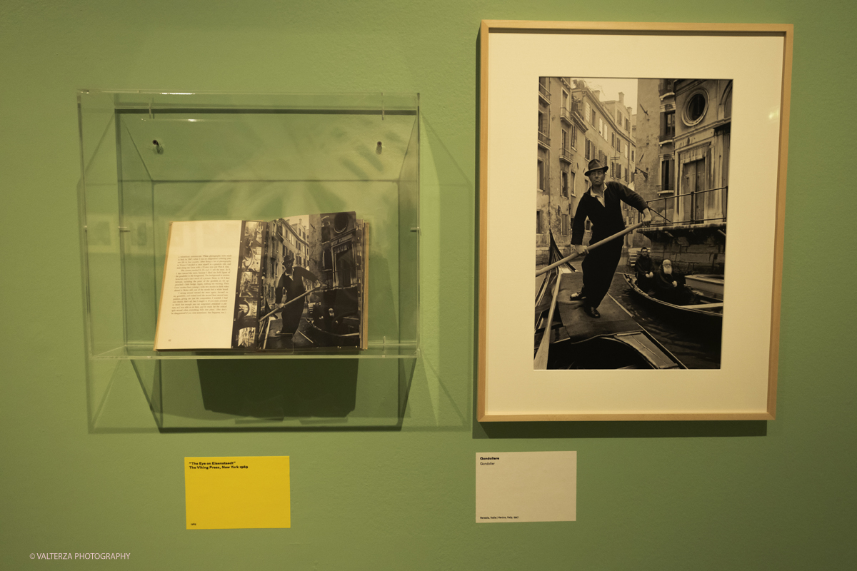 _DSF8565.jpg - 12-06-2025. Turin . Camera . Alfred Eisenstaedt installation. The picture , gondoliere Venice Italy 1947