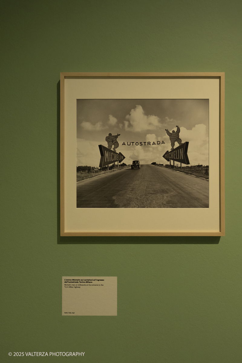 _DSF8577.jpg - 12-06-2025. Turin . Camera . Alfred Eisenstaedt installation. The picture , Michelin man on billboards at the entrance to the Turin-Milam Highway Italy 1947
