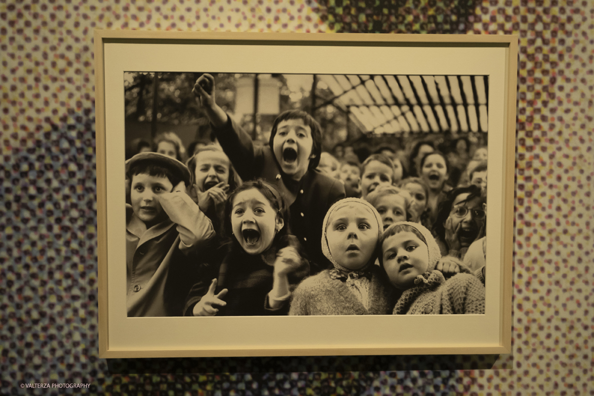 _DSF8581.jpg - 12-06-2025. Turin . Camera . Alfred Eisenstaedt installation. The picture , at the Tuileries puppet theater Paris France 1963