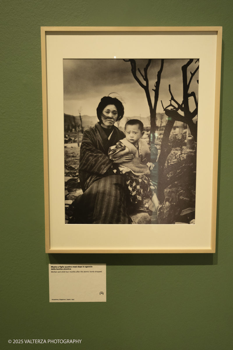 _DSF8611.jpg - 12-06-2025. Turin . Camera . Alfred Eisenstaedt installation. The picture ,  Mother and child four months after the atomic bomb dropped Hiroshima Japan 1945