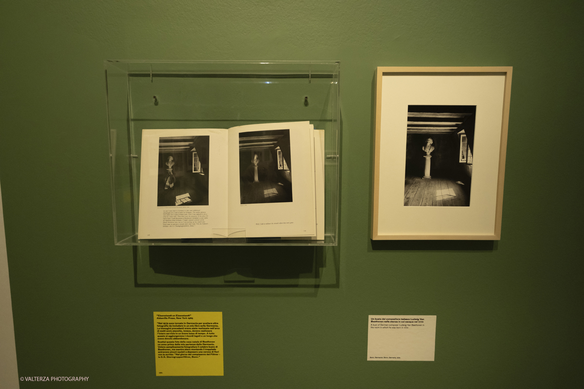 _DSF8738.jpg - 12-06-2025. Turin . Camera . Alfred Eisenstaedt installation. The picture , a bust of German composer Ludwig va Beethoven in the room in which he was born in 1770 Bonn Germany 1979