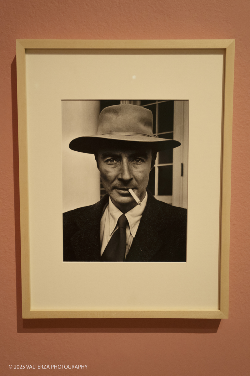 _DSF8742.jpg - 12-06-2025. Turin . Camera . Alfred Eisenstaedt installation. The picture , american physicist J. Robert Oppenheimer Princeton USA !947