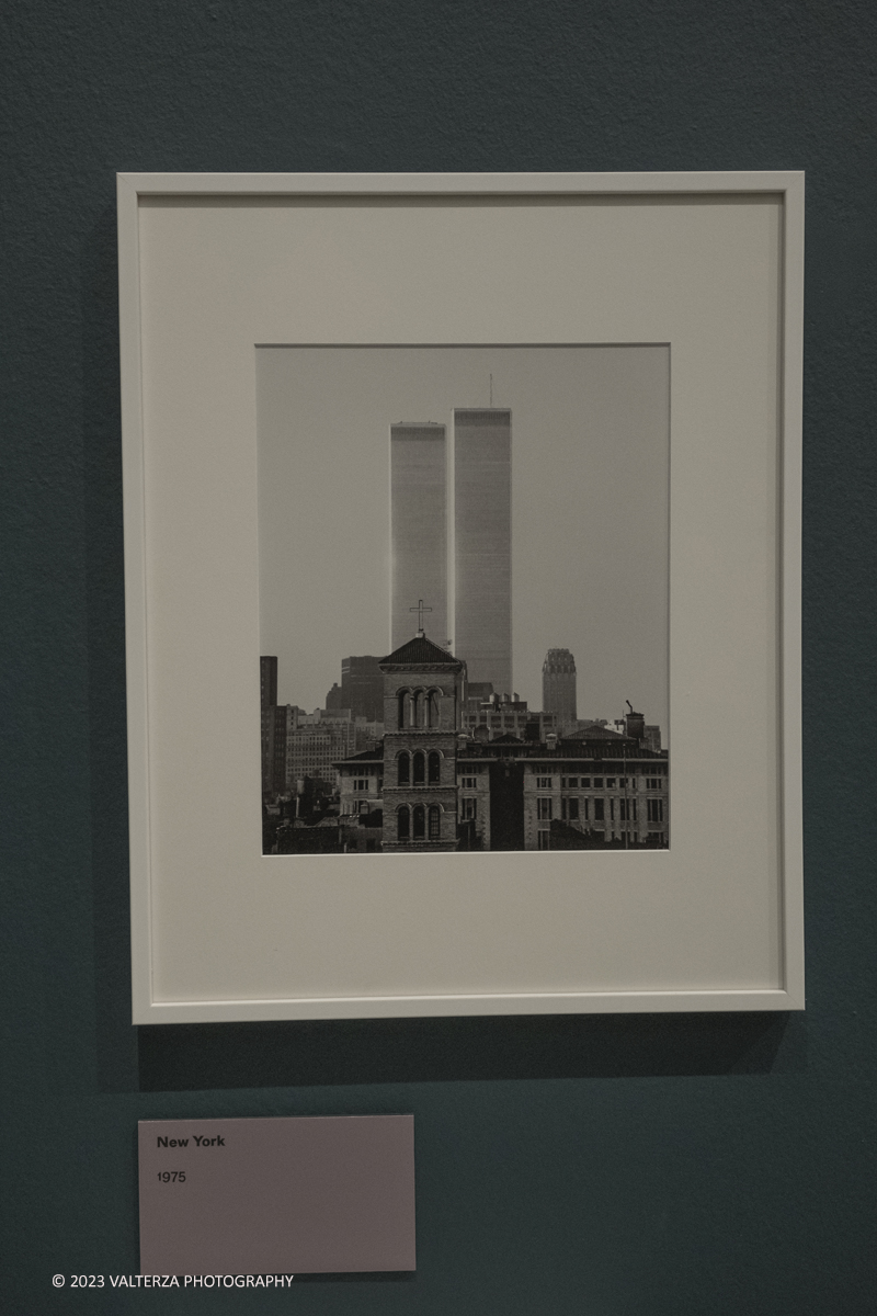 _DSF1795.jpg - 18/10/2023. Torino. La mostra, 19 ottobre 2023 â€“ 4 febbraio 2024 a CAMERA,  Ã¨ composta da oltre centocinquanta immagini che ripercorrono lâ€™intera carriera del fotografo di origini ungheresi e celebra anche il sessantesimo anniversario della presenza del fotografo alla Biennale di Venezia. Nella foto New York 1975