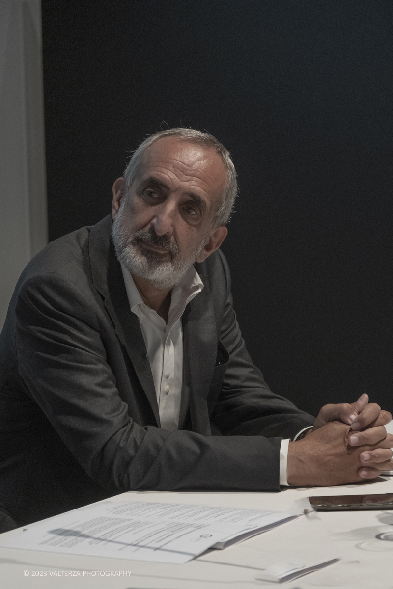 _DSF1904.jpg - 18/10/2023. Torino. La mostra, 19 ottobre 2023 â€“ 4 febbraio 2024 a CAMERA,  Ã¨ composta da oltre centocinquanta immagini che ripercorrono lâ€™intera carriera del fotografo di origini ungheresi e celebra anche il sessantesimo anniversario della presenza del fotografo alla Biennale di Venezia. Nella foto presentazione della nuova mostra