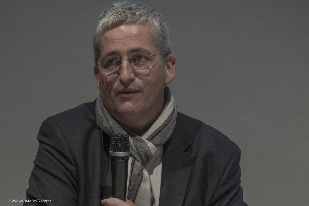 _DSF1909.jpg - 18/10/2023. Torino. La mostra, 19 ottobre 2023 â€“ 4 febbraio 2024 a CAMERA,  Ã¨ composta da oltre centocinquanta immagini che ripercorrono lâ€™intera carriera del fotografo di origini ungheresi e celebra anche il sessantesimo anniversario della presenza del fotografo alla Biennale di Venezia. Nella foto presentazione della nuova mostra Gilles DÃ©sirÃ© dit Gosset. Direttore della MÃ©diathÃ¨que francese
