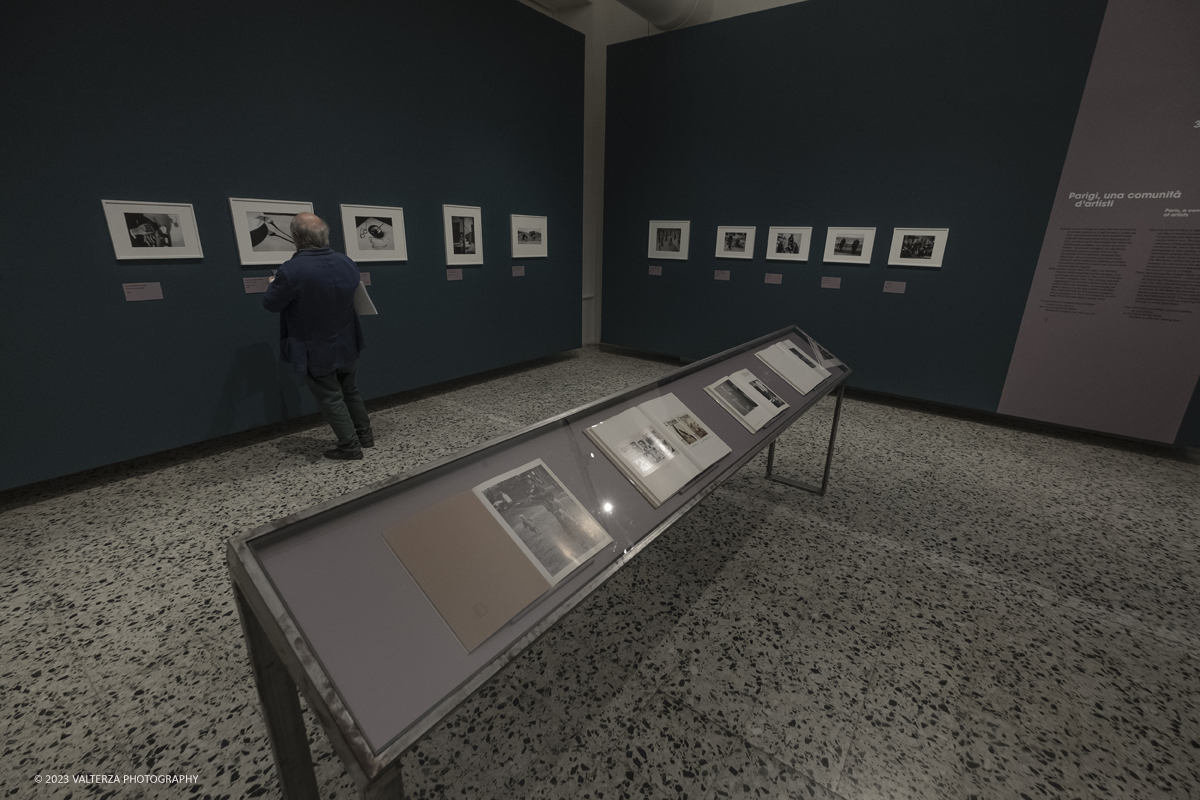_DSF7471.jpg - 18/10/2023. Torino. La mostra, 19 ottobre 2023 â€“ 4 febbraio 2024 a CAMERA,  Ã¨ composta da oltre centocinquanta immagini che ripercorrono lâ€™intera carriera del fotografo di origini ungheresi e celebra anche il sessantesimo anniversario della presenza del fotografo alla Biennale di Venezia. Nella foto parte dell'allestimento della mostra
