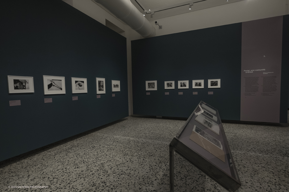_DSF7478.jpg - 18/10/2023. Torino. La mostra, 19 ottobre 2023 â€“ 4 febbraio 2024 a CAMERA,  Ã¨ composta da oltre centocinquanta immagini che ripercorrono lâ€™intera carriera del fotografo di origini ungheresi e celebra anche il sessantesimo anniversario della presenza del fotografo alla Biennale di Venezia. Nella foto parte dell'allestimento della mostra