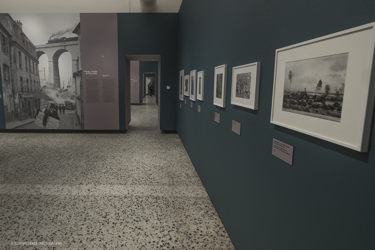 _DSF7492.jpg - 18/10/2023. Torino. La mostra, 19 ottobre 2023 â€“ 4 febbraio 2024 a CAMERA,  Ã¨ composta da oltre centocinquanta immagini che ripercorrono lâ€™intera carriera del fotografo di origini ungheresi e celebra anche il sessantesimo anniversario della presenza del fotografo alla Biennale di Venezia. Nella foto parte dell'allestimento della mostra