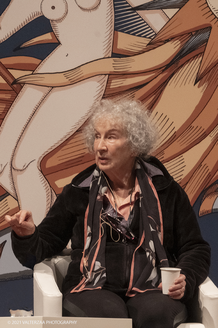 _DSF9735.jpg - 03/10/2021. Torino. In anteprima al Salone, l'incontro con Margaret Atwood, autrice canadese, Ã¨ tra le personalitÃ  piÃ¹ influenti della scena letteraria e culturale internazionale. Nella foto  Margaret Atwood