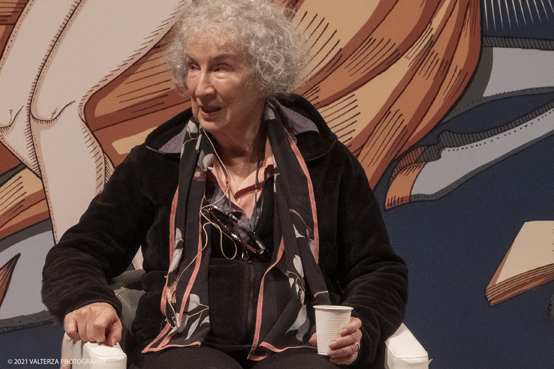 _DSF9739.jpg - 03/10/2021. Torino. In anteprima al Salone, l'incontro con Margaret Atwood, autrice canadese, Ã¨ tra le personalitÃ  piÃ¹ influenti della scena letteraria e culturale internazionale. Nella foto  Margaret Atwood