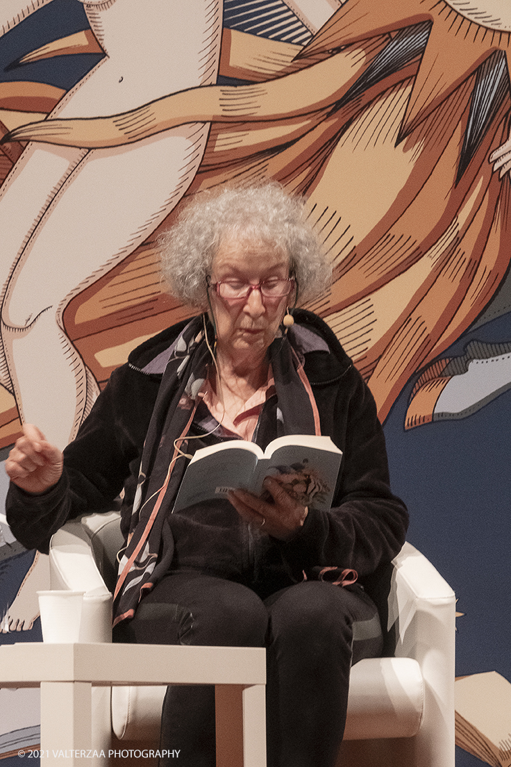 _DSF9953.jpg - 03/10/2021. Torino. In anteprima al Salone, l'incontro con Margaret Atwood, autrice canadese, Ã¨ tra le personalitÃ  piÃ¹ influenti della scena letteraria e culturale internazionale. Nella foto  Margaret Atwood