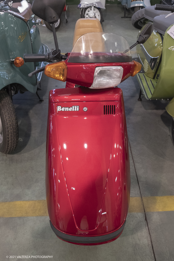 _DSF9272.jpg - 19/04/2021.Torino. Benelli Laser; 1985. Benelli nel 1985 presentÃ² la sua idea di scooter denominato Laser; con il motore monocilindrico a due tempi da 50 cc ed una filante ed avveniristica carrozzeria avvolgente