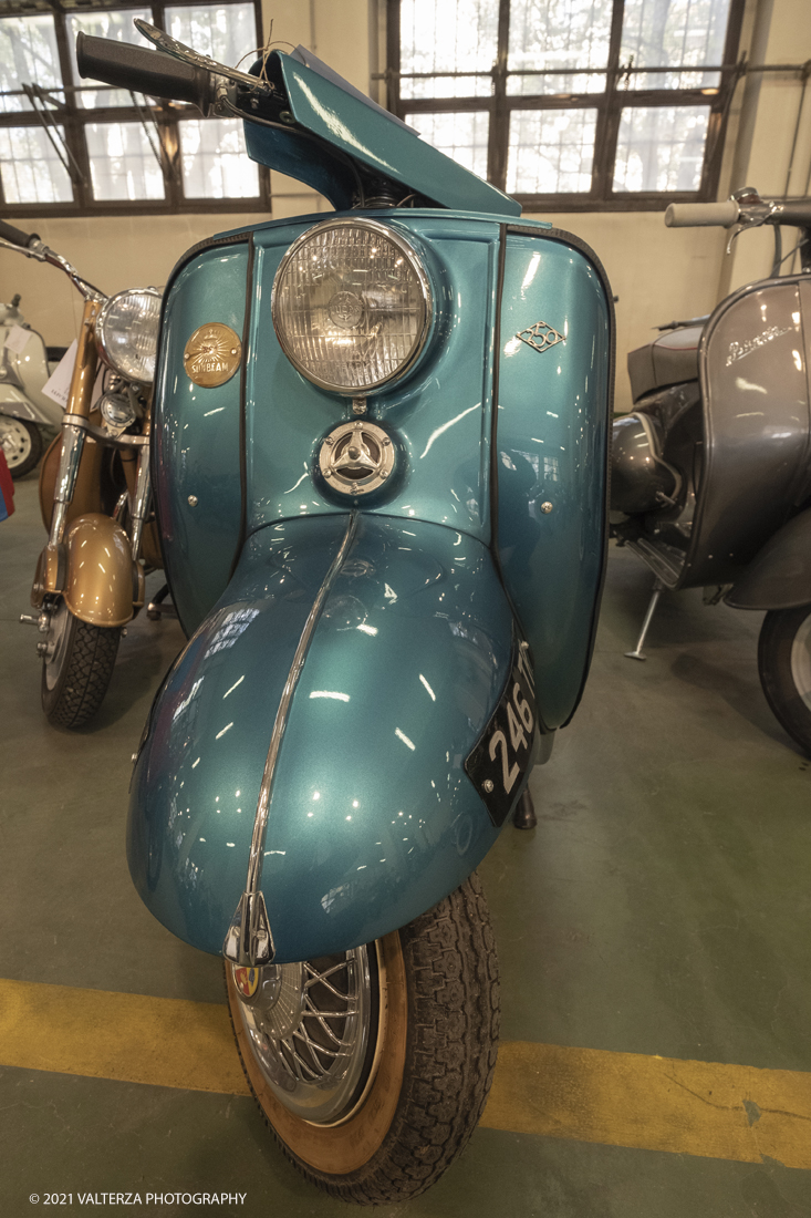 _DSF9344.jpg - 19/04/2021.Torino. BSA Sunbeam 250; 1964. L a Birmingham Small Arms Company esordisce nel mercato degli scooter alla f ine del 1958 con il modello Sunbeam di 250 cc che verrÃ  contemporaneamente commercializzato anche dalla Triumph con il nome di Tigress.