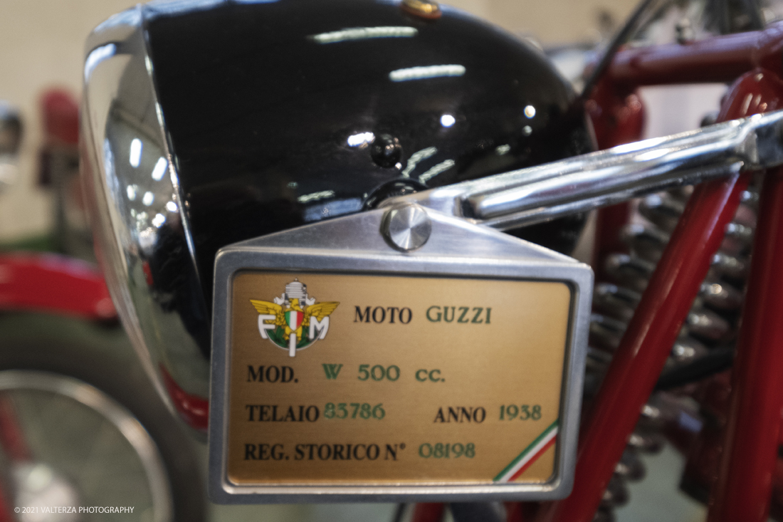 _DSF9728.jpg - 19/04/2021.Torino. Moto Guzzi GTV Bitubo; 1938. La Moto Guzzi si distinse sin da subito per la produzione di prestanti motociclette giÃ  nel 1934 iniziarono le produzioni dei nuovi modelli denominati V che indicava Valvole in testa. Particolare