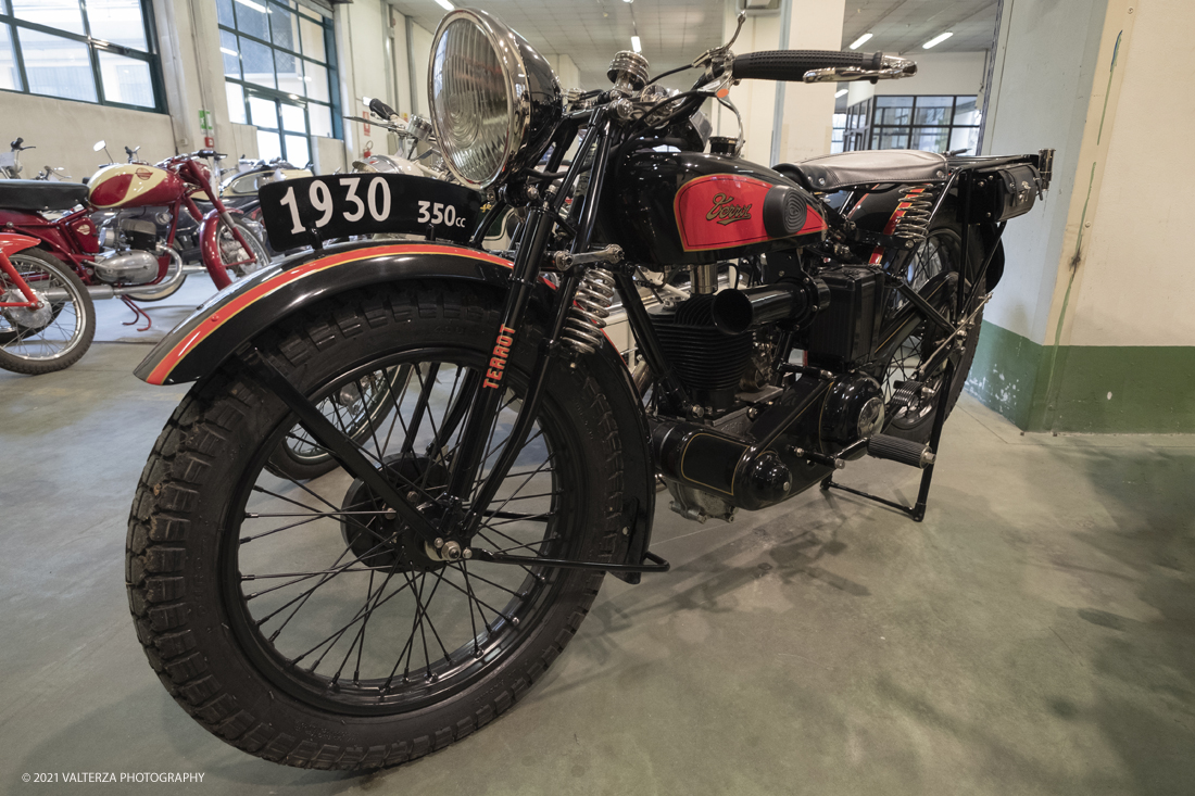 _DSF9772.jpg - 19/04/2021.Torino. Terrot HOS 350 Sportluxe; 1930. Uno dei prodotti di maggior successo della famosa casa Terrot fu iquesto modello denominato HOS con motore da 350 cc monocilindrico a 4 tempi a valvole laterali. Pezzo di elevato valore.