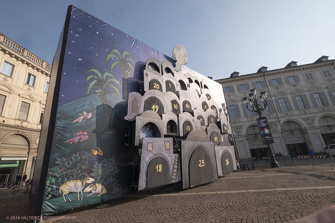 _DSF0291.jpg - 08/12/2019. Torino. La cittÃ  si prepara per la grande celebrazione di fine anno. Nella foto Il calendario dell'avvento in piazza San Carlo