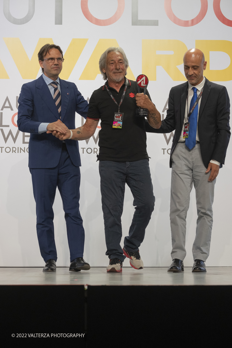 DSCF4479.jpg - 07/09/2022. Il gotha del motorsport a Torino per gli Autolook Awards Nella foto hall of fame Moto GP Autolook Award Suzukiritira Marco Luccchinelli e paolo Ialiruzzi capo sezione moto e marine Suzuki