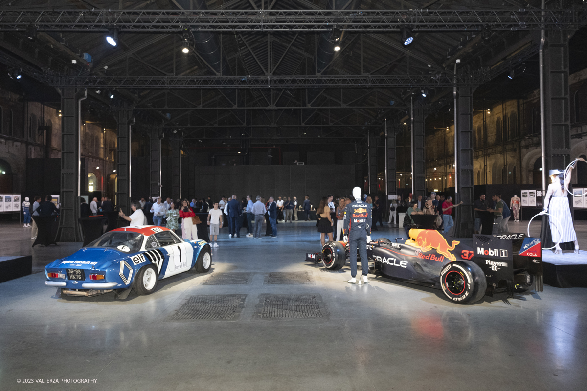 _DSF3450.jpg - 04/09/20223. Torino. Si sono tenuti presso le OGR gli Autolook Awards, le premiazioni dedicate al mondo del motorsport. Nella foto la location dell'evento con esposte l' Alpine Renault a 110, 1973 e la Red Bull RB8, 2012