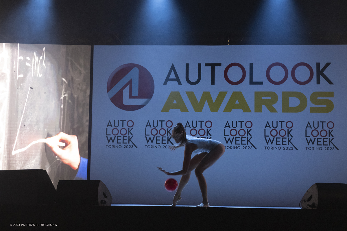 _DSF3519.jpg - 04/09/20223. Torino. Si sono tenuti presso le OGR gli Autolook Awards, le premiazioni dedicate al mondo del motorsport. Nella foto balletto ToBeEvents di apertura dell'evento