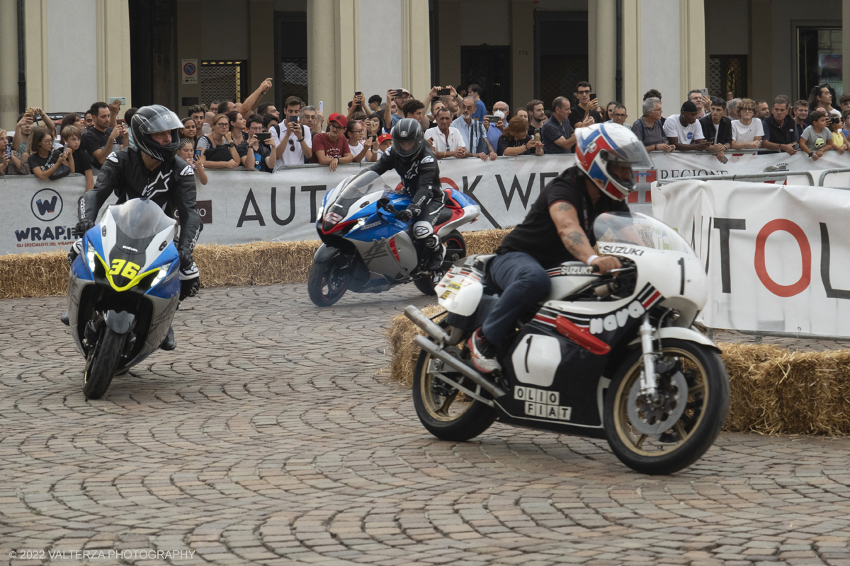 DSCF4968.jpg - 07/09/2022. Torino. Autolook Week Torino  Autolook Week Torino sarÃ  una rassegna dinamica che che dal 7 allâ€™11 settembre accompagna i visitatori tra le emozioni del motorsport, tra quei modelli che ne hanno scritto la storia e che sono entrati di diritto nei ricordi e nellâ€™immaginario degli appassionati. Nella foto parte dei mezzi sportivi presenti all'evento si sono esibiti in un minicircuito tra piazza Castello e piazza San Carlo