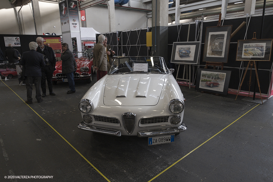 _DSF1894.jpg - 202/02/2020. Torino Lingotto Fiere. Il grande evento per gli appassionati di motori si Ã¨ chiuso domenica 2 febbraio con oltre 73.000 visitatori accorsi al Lingotto Fiere e allâ€™Oval di Torino, che nei quattro giorni hanno ospitato piÃ¹ di 1.200 espositori e circa 3.300 vetture tra instant-classic Anni â€™90, lussuose berline tedesche, affascinanti spider due posti, inarrestabili 4x4 e ancora, leggerissime moto da trial spagnole, iconiche Delta con livrea Martini Racing e sfrontate vetture da rally. Nella foto una Alfa Romeo  2000 Spider Touring anno 1960