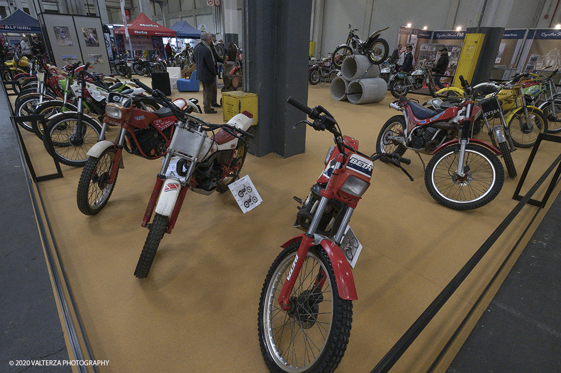 _DSF2137.jpg - 202/02/2020. Torino Lingotto Fiere. Il grande evento per gli appassionati di motori si Ã¨ chiuso domenica 2 febbraio con oltre 73.000 visitatori accorsi al Lingotto Fiere e allâ€™Oval di Torino, che nei quattro giorni hanno ospitato piÃ¹ di 1.200 espositori e circa 3.300 vetture tra instant-classic Anni â€™90, lussuose berline tedesche, affascinanti spider due posti, inarrestabili 4x4 e ancora, leggerissime moto da trial spagnole, iconiche Delta con livrea Martini Racing e sfrontate vetture da rally. Nella foto area della mostra dedicata alle moto storiche.