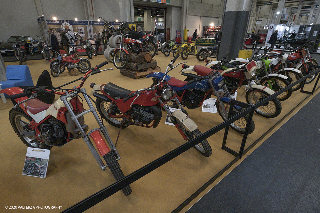 _DSF2138.jpg - 202/02/2020. Torino Lingotto Fiere. Il grande evento per gli appassionati di motori si Ã¨ chiuso domenica 2 febbraio con oltre 73.000 visitatori accorsi al Lingotto Fiere e allâ€™Oval di Torino, che nei quattro giorni hanno ospitato piÃ¹ di 1.200 espositori e circa 3.300 vetture tra instant-classic Anni â€™90, lussuose berline tedesche, affascinanti spider due posti, inarrestabili 4x4 e ancora, leggerissime moto da trial spagnole, iconiche Delta con livrea Martini Racing e sfrontate vetture da rally. Nella foto area della mostra dedicata alle moto storiche.