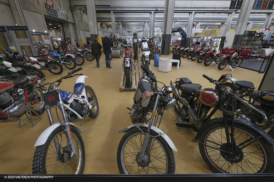 _DSF2145.jpg - 202/02/2020. Torino Lingotto Fiere. Il grande evento per gli appassionati di motori si Ã¨ chiuso domenica 2 febbraio con oltre 73.000 visitatori accorsi al Lingotto Fiere e allâ€™Oval di Torino, che nei quattro giorni hanno ospitato piÃ¹ di 1.200 espositori e circa 3.300 vetture tra instant-classic Anni â€™90, lussuose berline tedesche, affascinanti spider due posti, inarrestabili 4x4 e ancora, leggerissime moto da trial spagnole, iconiche Delta con livrea Martini Racing e sfrontate vetture da rally. Nella foto area della mostra dedicata alle moto storiche.