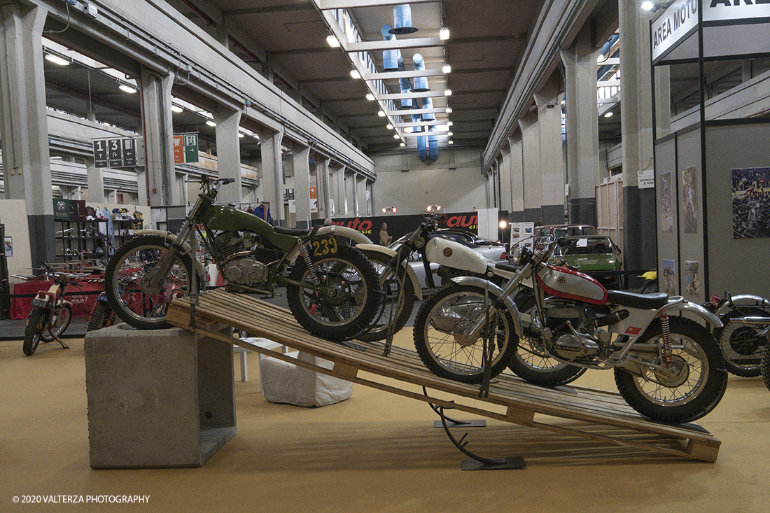 _DSF2151.jpg - 202/02/2020. Torino Lingotto Fiere. Il grande evento per gli appassionati di motori si Ã¨ chiuso domenica 2 febbraio con oltre 73.000 visitatori accorsi al Lingotto Fiere e allâ€™Oval di Torino, che nei quattro giorni hanno ospitato piÃ¹ di 1.200 espositori e circa 3.300 vetture tra instant-classic Anni â€™90, lussuose berline tedesche, affascinanti spider due posti, inarrestabili 4x4 e ancora, leggerissime moto da trial spagnole, iconiche Delta con livrea Martini Racing e sfrontate vetture da rally. Nella foto area della mostra dedicata alle moto storiche.