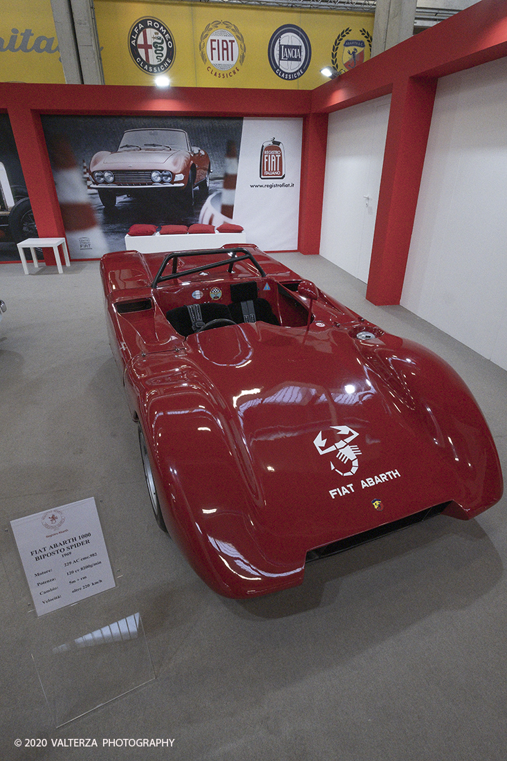 _DSF2177.jpg - 202/02/2020. Torino Lingotto Fiere. Il grande evento per gli appassionati di motori si Ã¨ chiuso domenica 2 febbraio con oltre 73.000 visitatori accorsi al Lingotto Fiere e allâ€™Oval di Torino, che nei quattro giorni hanno ospitato piÃ¹ di 1.200 espositori e circa 3.300 vetture tra instant-classic Anni â€™90, lussuose berline tedesche, affascinanti spider due posti, inarrestabili 4x4 e ancora, leggerissime moto da trial spagnole, iconiche Delta con livrea Martini Racing e sfrontate vetture da rally. Nella foto una FIAT ABARTH 1000  Biposto Spyder del 1962