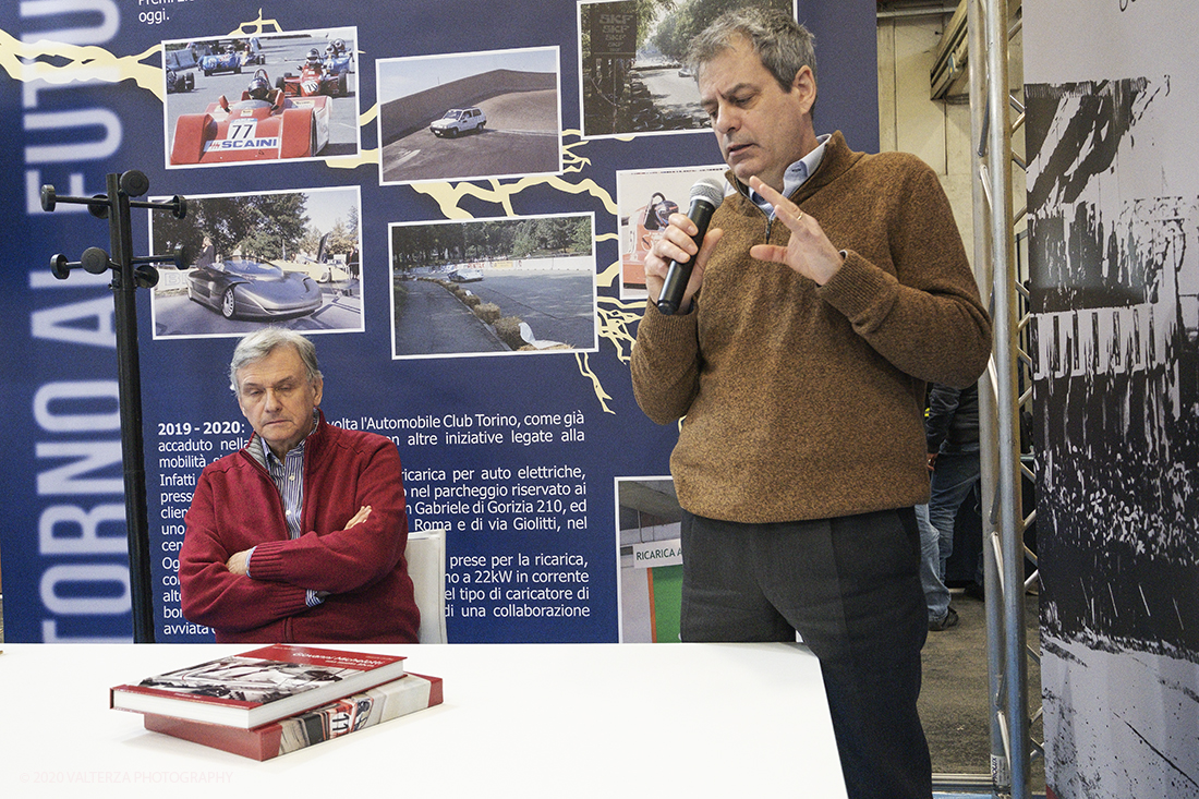 _DSF2218.jpg - 202/02/2020. Torino Lingotto Fiere. Il grande evento per gli appassionati di motori si Ã¨ chiuso domenica 2 febbraio con oltre 73.000 visitatori accorsi al Lingotto Fiere e allâ€™Oval di Torino, che nei quattro giorni hanno ospitato piÃ¹ di 1.200 espositori e circa 3.300 vetture tra instant-classic Anni â€™90, lussuose berline tedesche, affascinanti spider due posti, inarrestabili 4x4 e ancora, leggerissime moto da trial spagnole, iconiche Delta con livrea Martini Racing e sfrontate vetture da rally. Nella foto presentazione del libro "Giovanni Michelotti una matita libera." da parte degli autori.