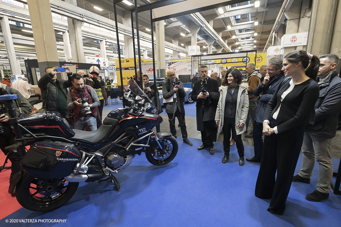 _DSF2359.jpg - 202/02/2020. Torino Lingotto Fiere. Il grande evento per gli appassionati di motori si Ã¨ chiuso domenica 2 febbraio con oltre 73.000 visitatori accorsi al Lingotto Fiere e allâ€™Oval di Torino, che nei quattro giorni hanno ospitato piÃ¹ di 1.200 espositori e circa 3.300 vetture tra instant-classic Anni â€™90, lussuose berline tedesche, affascinanti spider due posti, inarrestabili 4x4 e ancora, leggerissime moto da trial spagnole, iconiche Delta con livrea Martini Racing e sfrontate vetture da rally. Nella foto la Sindaca Chiara Appendino in visita agli stand della mostra